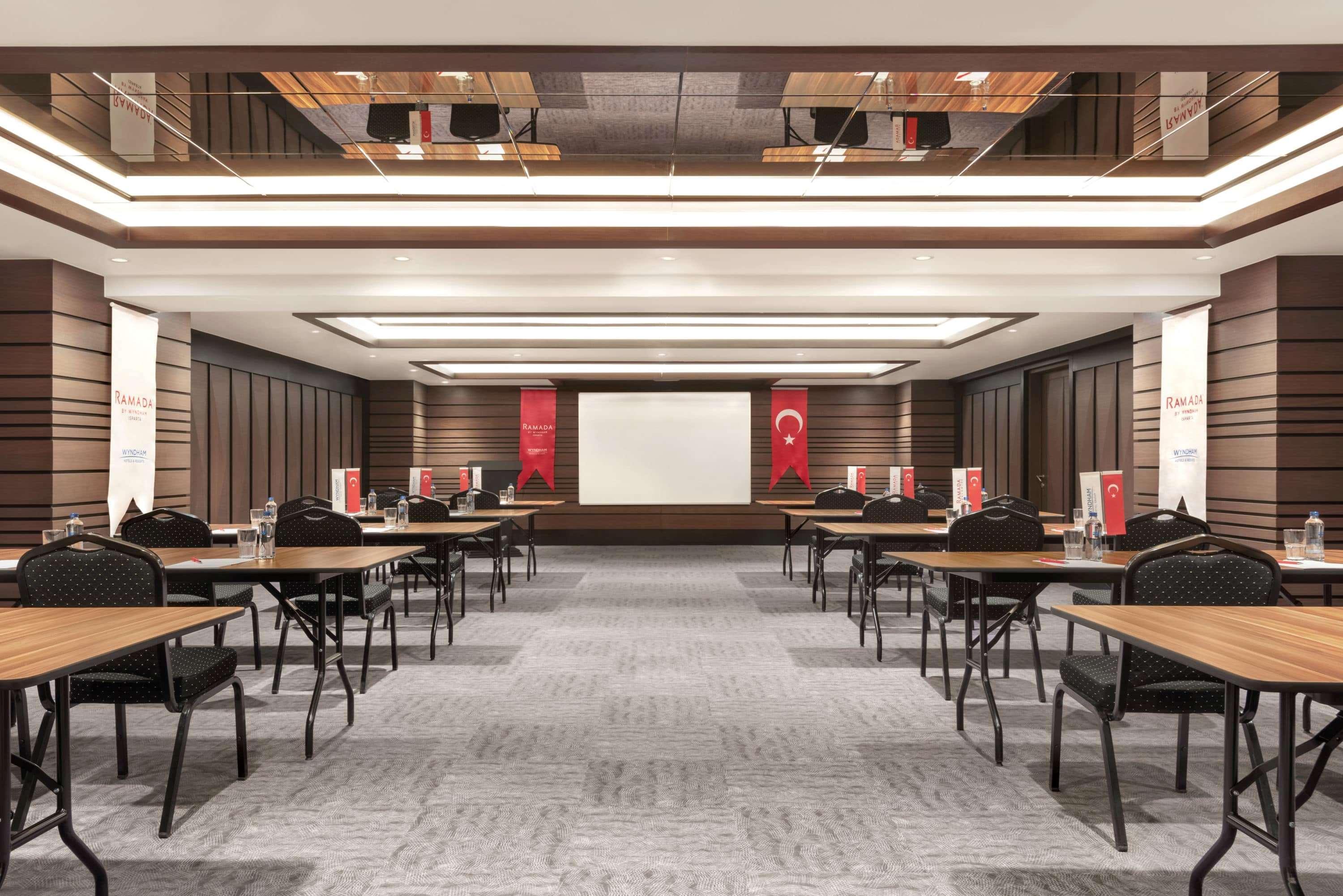 Ramada By Wyndham Ισπάρτα Εξωτερικό φωτογραφία